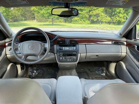 Used 2003 Cadillac De Ville w/ Comfort & Convenience Package FWD image 65