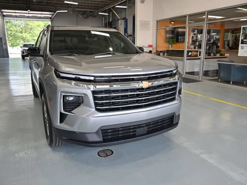 New 2026 Chevrolet Traverse LT w/ LPO, Floor Liner Package FWD image 3