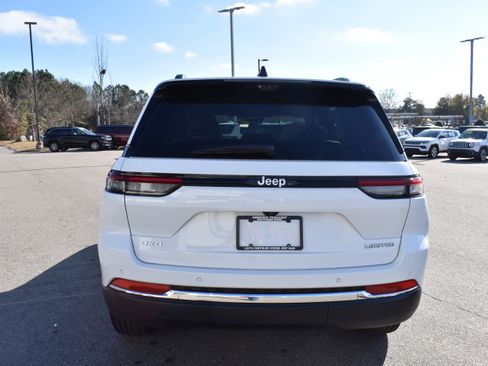 Used 2025 Jeep Grand Cherokee Limited w/ Luxury Tech Group II image 8