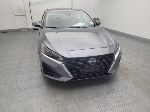 Used 2023 Nissan Altima 2.5 SV w/ SV Premium Package AWD/4WD image 14