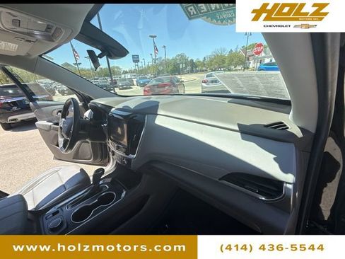 Certified 2020 Chevrolet Traverse LT w/ Driver Confidence II Package AWD/4WD image 27