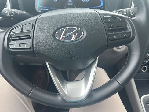 Used 2025 Hyundai Venue SEL FWD image 12
