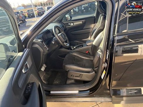 Used 2021 Volvo XC40 T4 R-Design w/ Climate Package FWD image 11