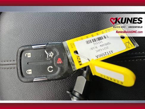 Used 2023 GMC Terrain SLE w/ Driver Convenience Package FWD image 23