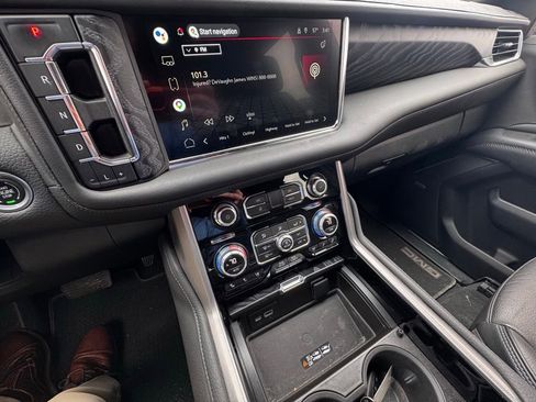 Used 2022 GMC Yukon Denali AWD/4WD image 16