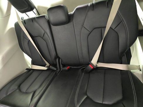 Used 2024 Chrysler Pacifica Touring-L image 25