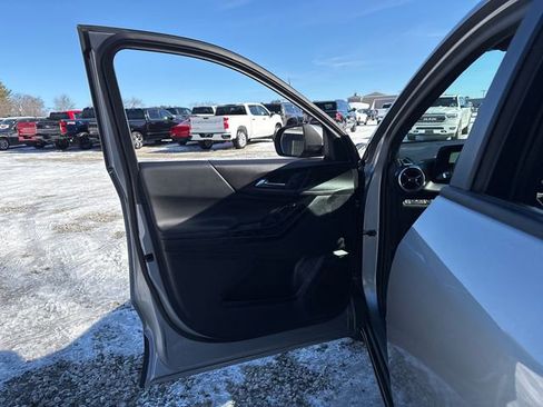 Used 2025 Chevrolet Equinox LT image 18