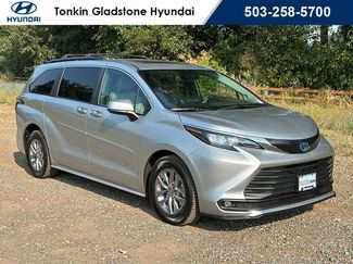 Used 2025 Toyota Sienna XLE w/ XLE Plus Package AWD/4WD video 1