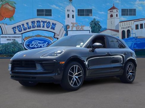 Used 2023 Porsche Macan AWD/4WD image 3