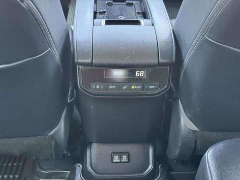 Used 2021 Toyota Highlander XLE AWD/4WD image 44