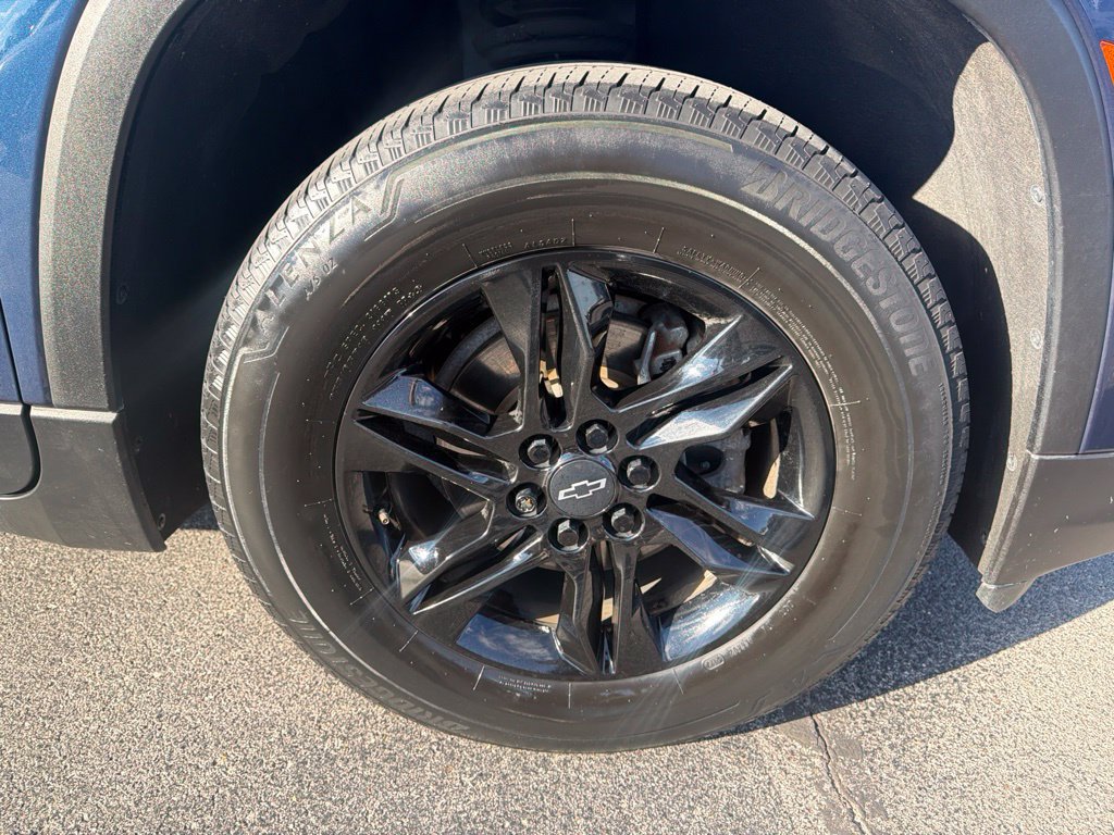 Used 2023 Chevrolet Traverse LT FWD image 9