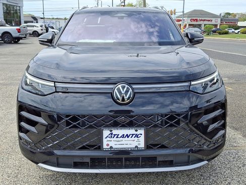 New 2026 Volkswagen Tiguan SEL R-Line AWD/4WD image 2