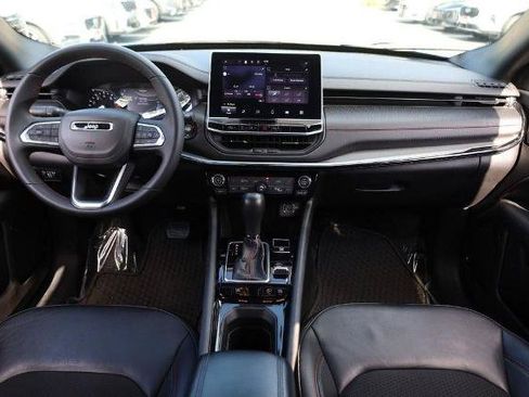 Used 2025 Jeep Compass Trailhawk AWD/4WD image 22