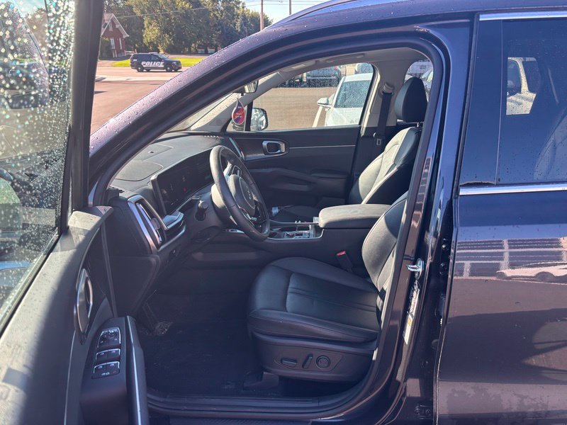 Certified 2025 Kia Sorento S w/ Panoramic Sunroof Package AWD/4WD image 9