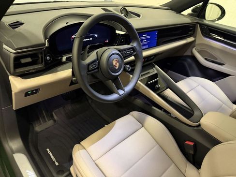 New 2026 Porsche Macan 4 Electric AWD/4WD image 4
