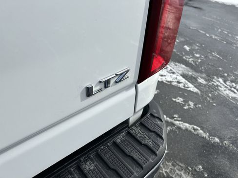 Used 2022 Chevrolet Silverado 3500 LTZ w/ LTZ Convenience Package image 12