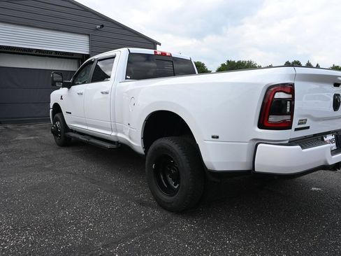 Used 2024 RAM 3500 Big Horn w/ Night Edition AWD/4WD image 16