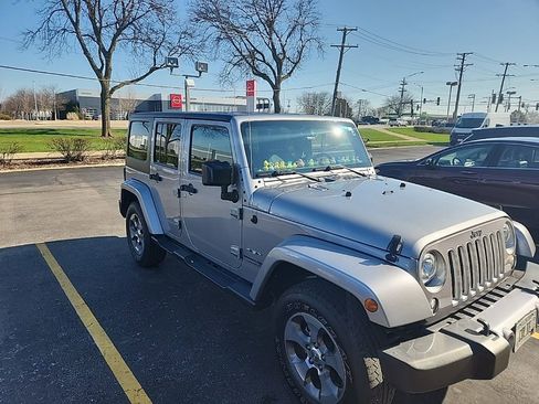 Used 2018 Jeep Wrangler Unlimited Sahara w/ Connectivity Group image 2