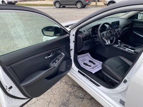 Used 2023 Nissan Sentra SR w/ SR Premium Package FWD image 9