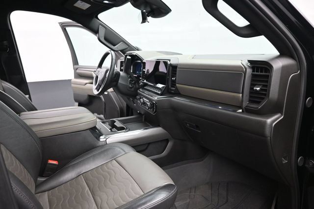 Used 2024 Chevrolet Silverado 2500 ZR2 w/ Technology Package AWD/4WD image 29