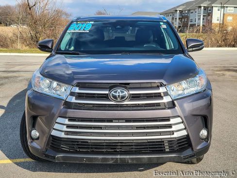 Used 2019 Toyota Highlander XLE AWD/4WD image 4