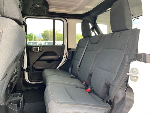 Used 2025 Jeep Wrangler Sahara image 24