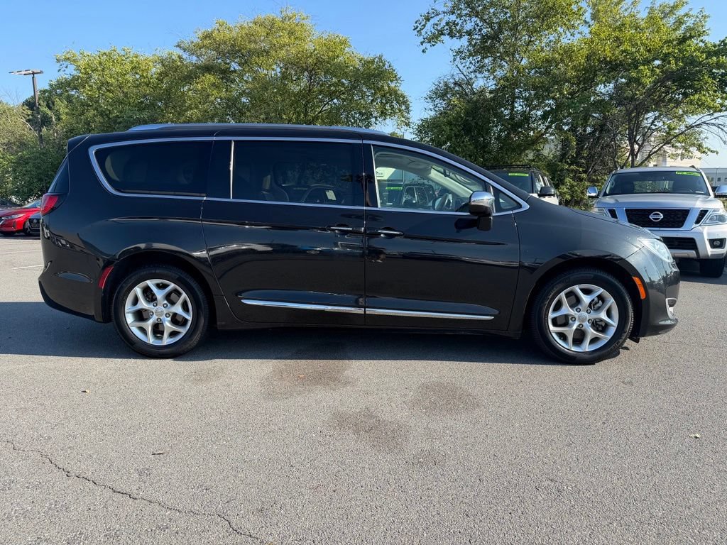 Used 2020 Chrysler Pacifica Limited FWD image 8