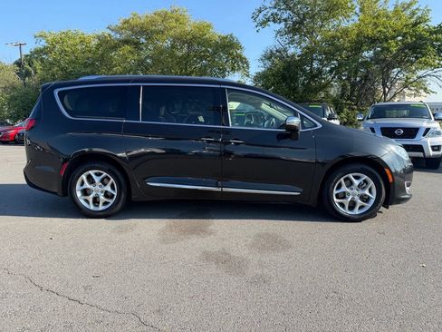 Used 2020 Chrysler Pacifica Limited FWD image 8