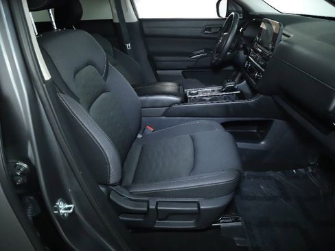 Used 2025 Nissan Pathfinder SV image 37