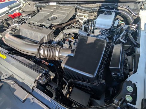 Certified 2025 Nissan Frontier SV image 16