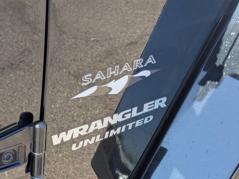 Used 2016 Jeep Wrangler Unlimited Sahara w/ Connectivity Group image 10