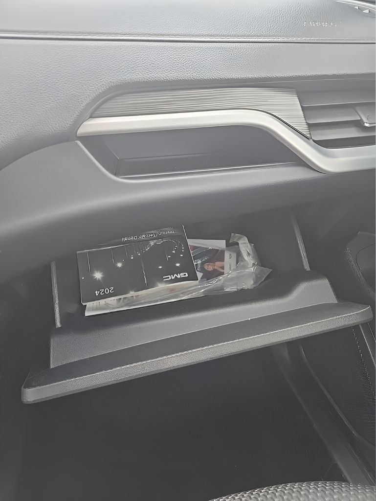 Used 2024 GMC Terrain SLE FWD image 26
