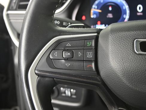 Used 2022 Jeep Grand Cherokee L Laredo image 35