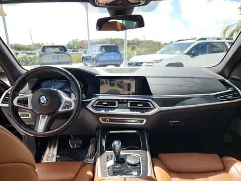 Used 2022 BMW X7 M50i w/ Luxury Seating Package image 27