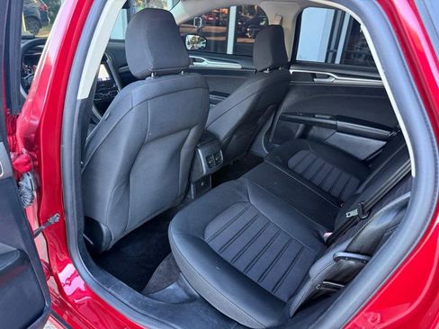 Used 2020 Ford Fusion SE image 12