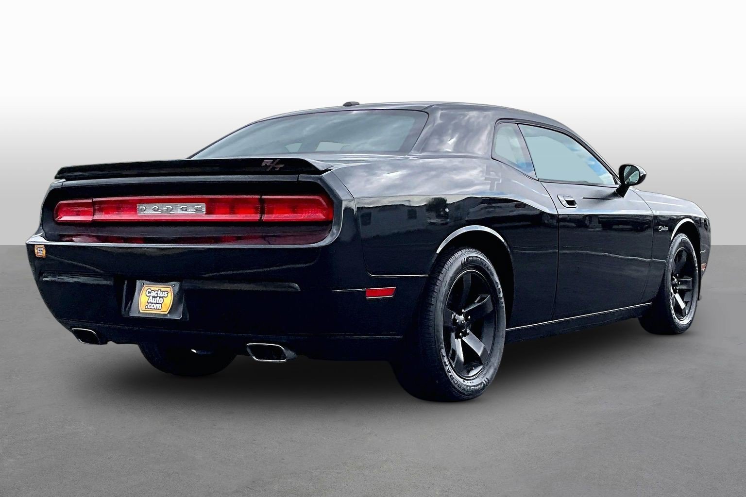 Used 2010 Dodge Challenger R/T RWD image 2