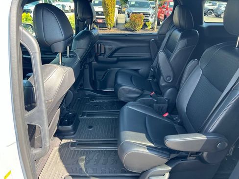 Certified 2025 Toyota Sienna XLE Woodland Edition AWD/4WD image 16