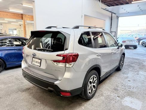 Used 2019 Subaru Forester Premium image 3