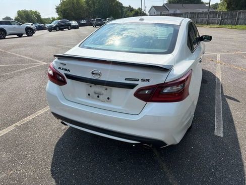 Used 2018 Nissan Altima 2.5 SR w/ SR Midnight Edition FWD image 3