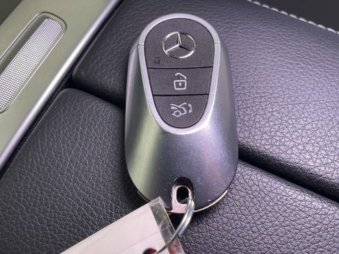 Used 2025 Mercedes-Benz C 300 4MATIC Sedan image 34