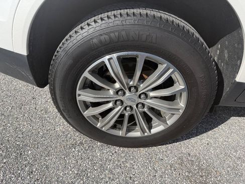 Used 2018 Cadillac XT5 Luxury w/ Driver Awareness Package AWD/4WD image 35