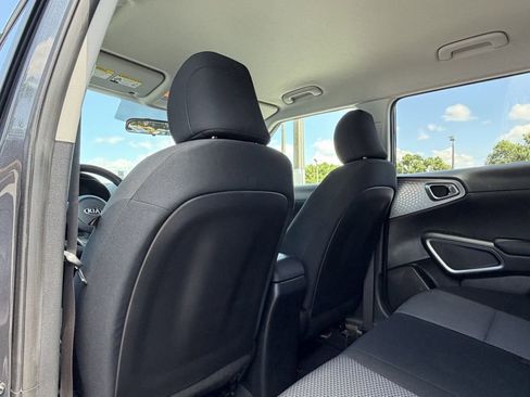 Used 2021 Kia Soul LX FWD image 17