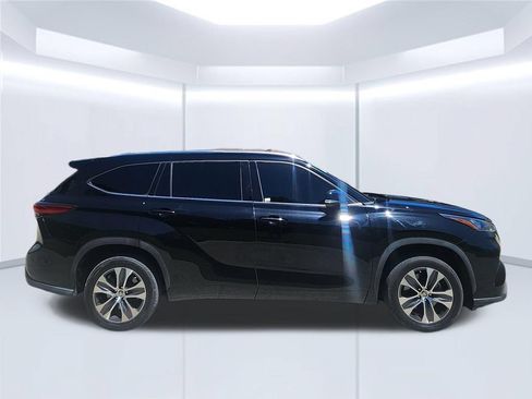 Used 2020 Toyota Highlander XLE FWD image 4