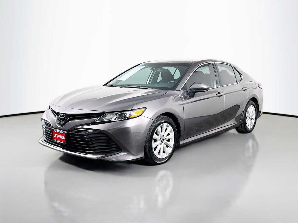 Used 2019 Toyota Camry LE FWD image 1