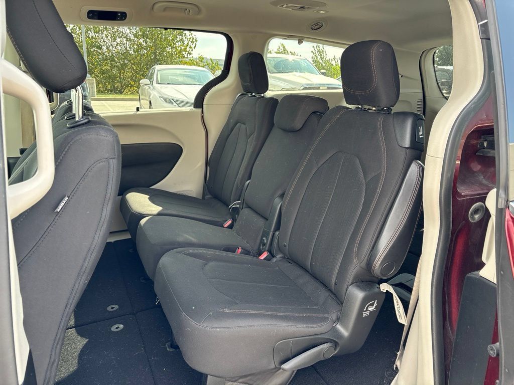 Used 2018 Chrysler Pacifica Touring Plus FWD image 17
