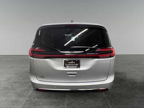 Used 2024 Chrysler Pacifica Touring-L FWD image 26