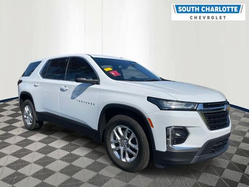 Used 2023 Chevrolet Traverse LS FWD image 3