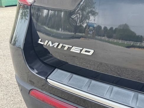 Used 2021 Ford Explorer Limited w/ Equipment Group 301A AWD/4WD image 7