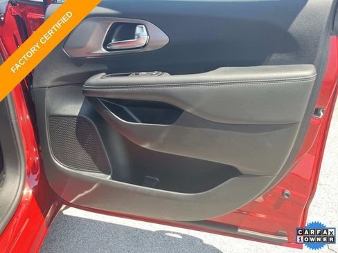 Used 2025 Chrysler Voyager LX FWD image 21