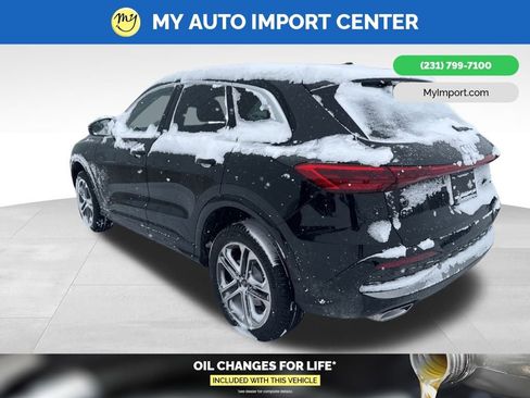 Used 2025 Audi Q5 2.0T Premium w/ Convenience Package image 3